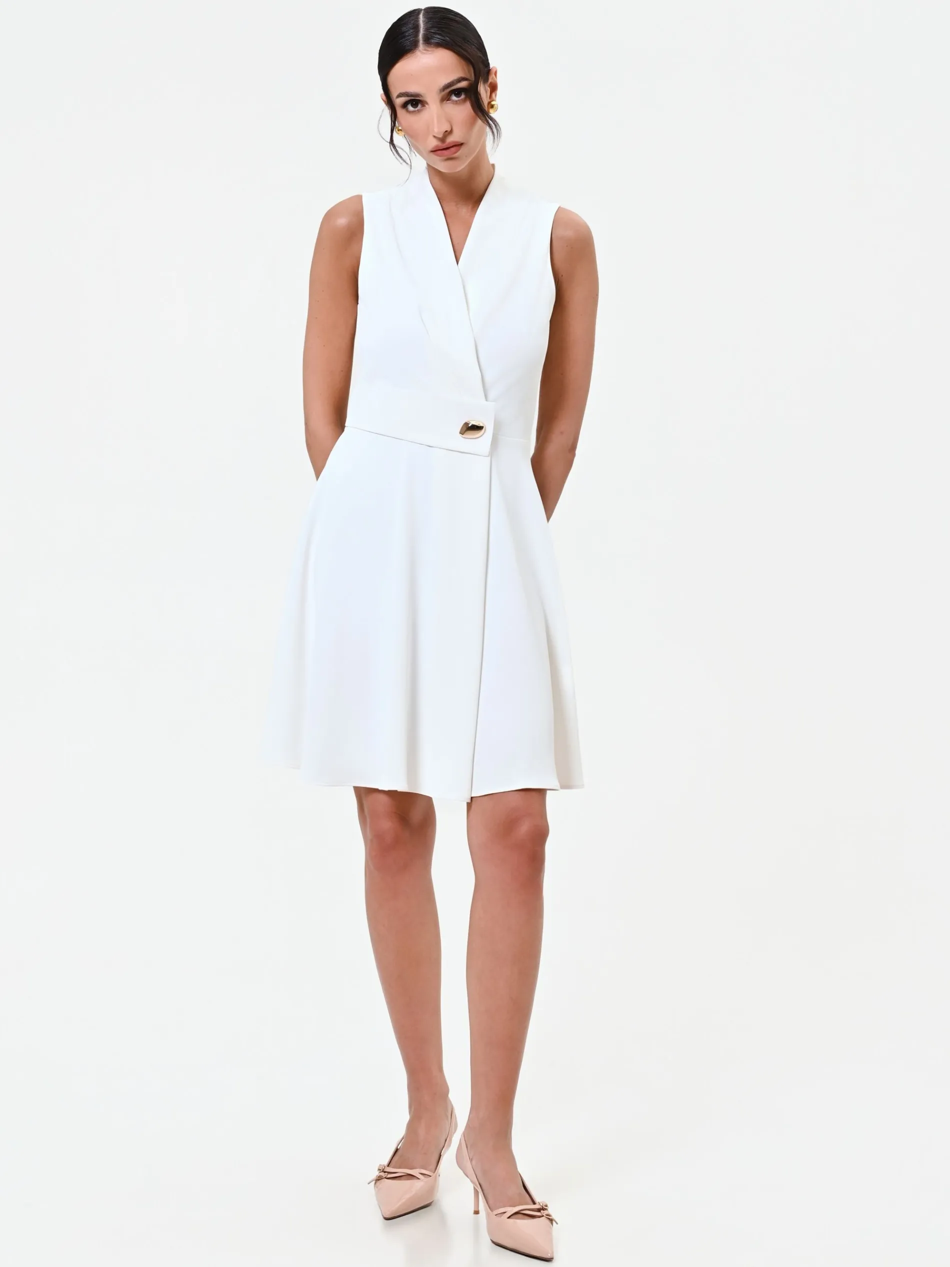 ABITO BIANCO CON REVERS E BOTTONE DESIGN