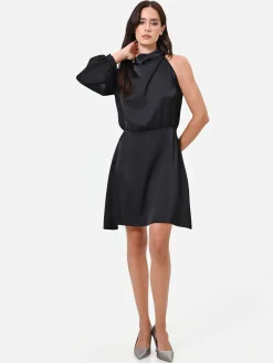 ABITO CORTO NERO IN RASO CON SCOLLO DRAPPEGGIATO
