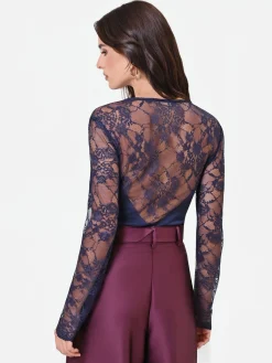 BLUSA BLU NAVY CON SCOLLO AD ANELLO E MANICHE IN PIZZO