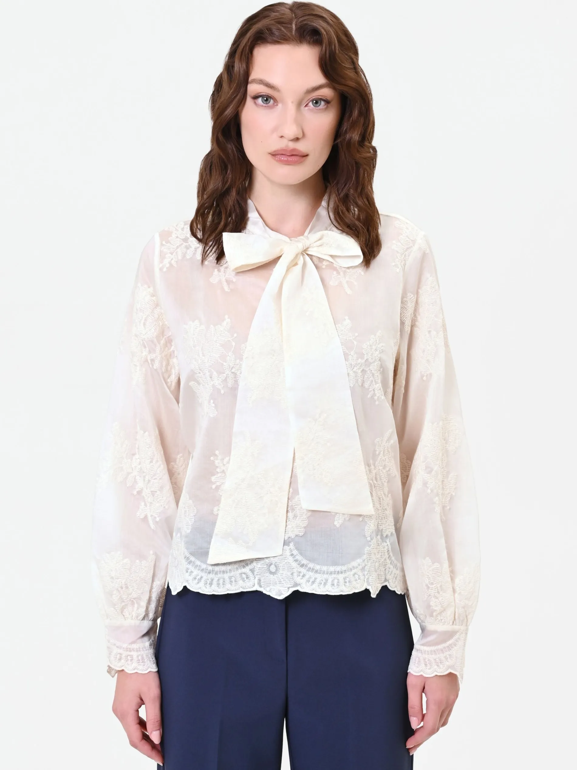 BLUSA IN PIZZO PANNA CON FIOCCO AL COLLO