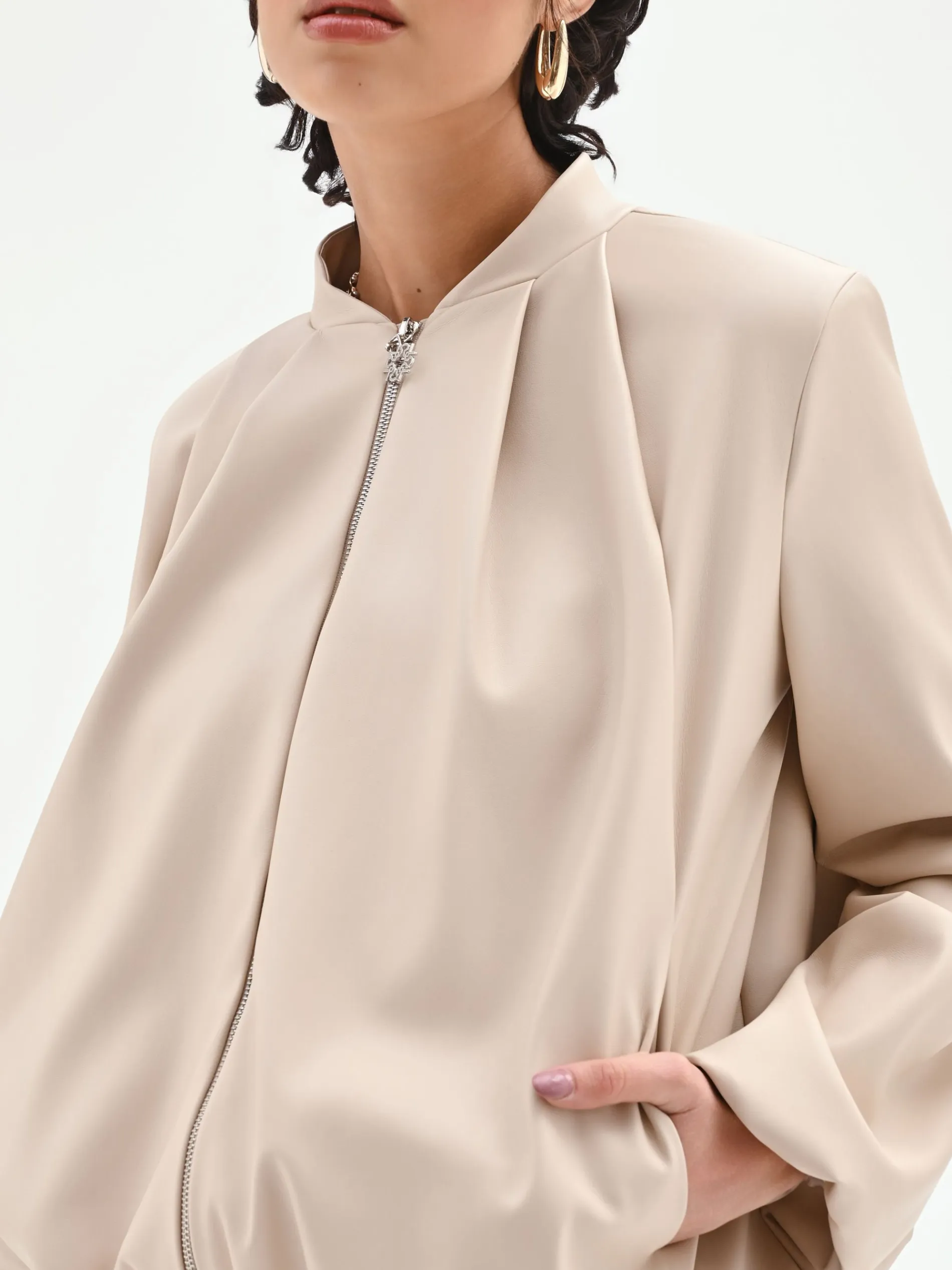 BOMBER IN SIMILPELLE TORTORA BEIGE CON MANICHE A PALLONCINO