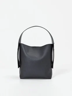 BORSA A SPALLA NERA DALLA LINEA MORBIDA