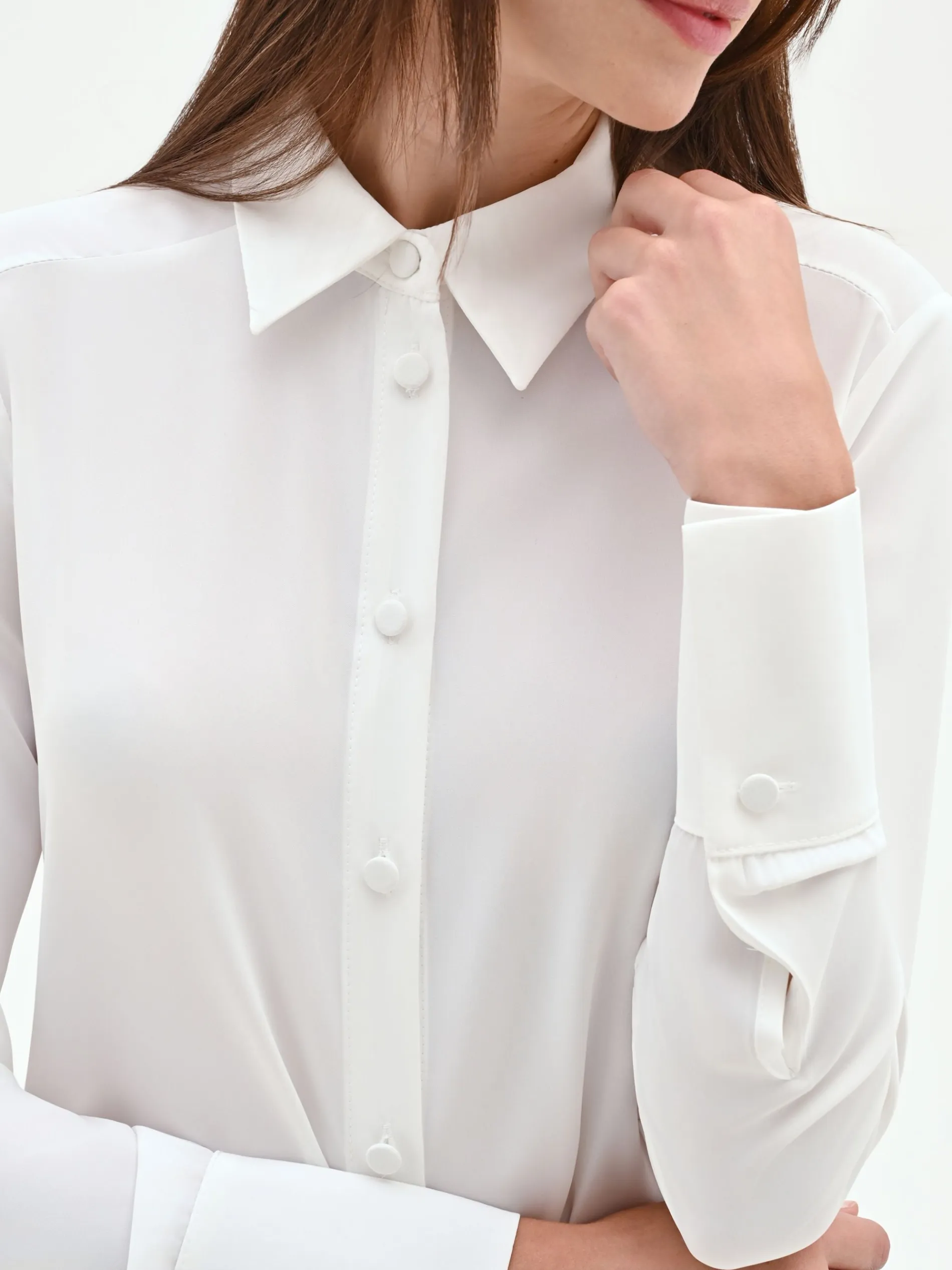 CAMICIA BIANCA CON BOTTONI RICOPERTI