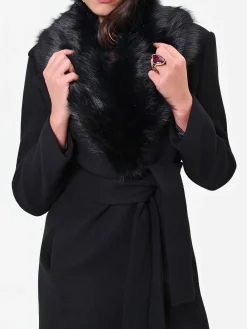 CAPPOTTO MIDI NERO CON COLLO EFFETTO PELLICCIA