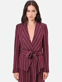 GIACCA BORDEAUX GESSATA CON CINTURA IN VITA