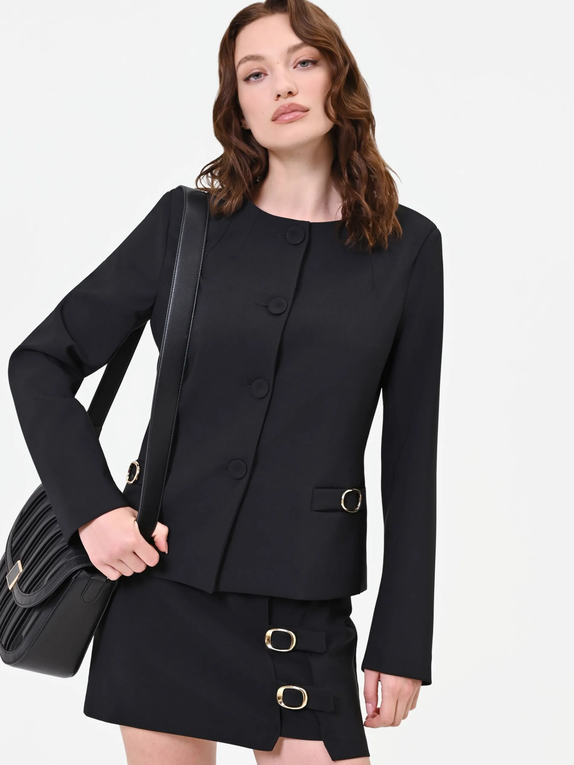 GIACCA NERA CON FIBBIE DECORATIVE