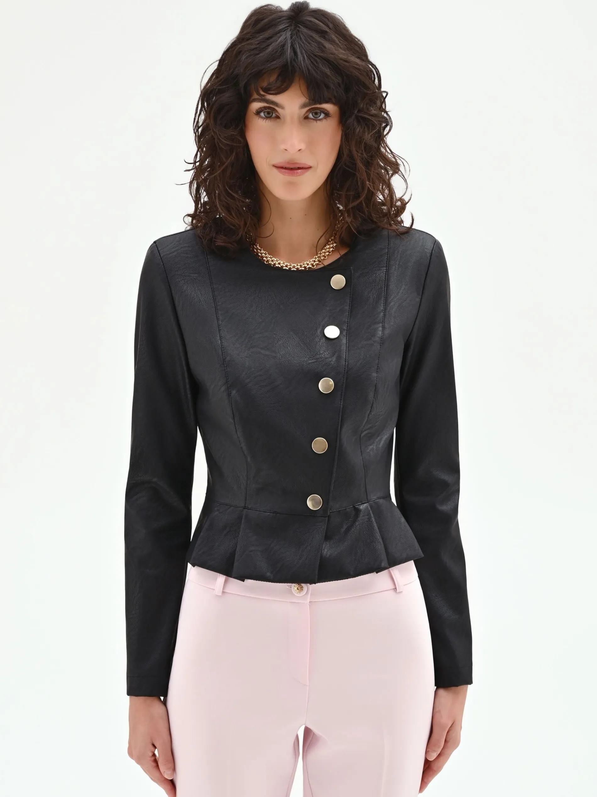 GIACCA NERA IN SIMILPELLE CON SILHOUETTE A PEPLO