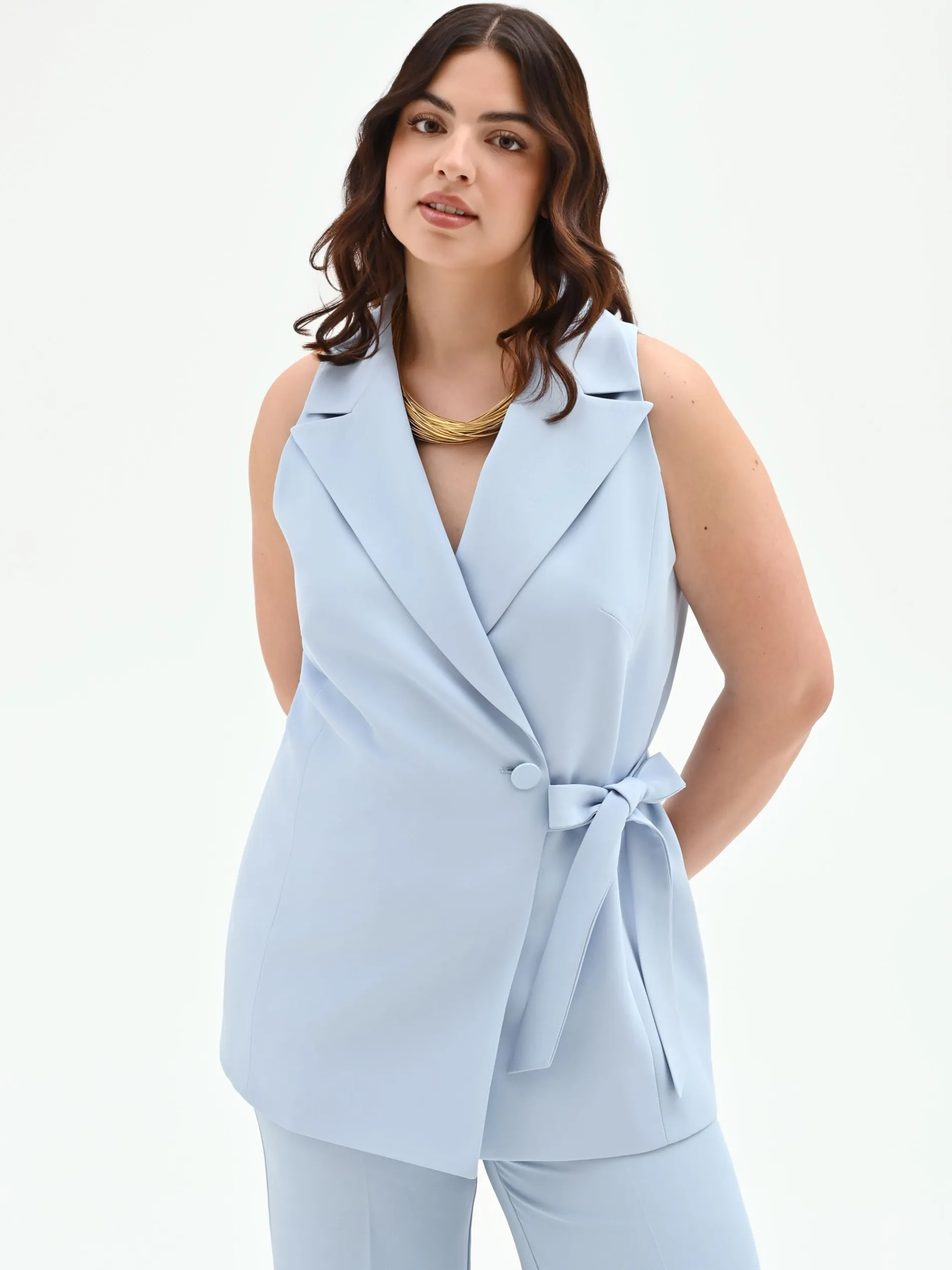 GILET CURVY CIELO AZZURRO CON CHIUSURA A NASTRO