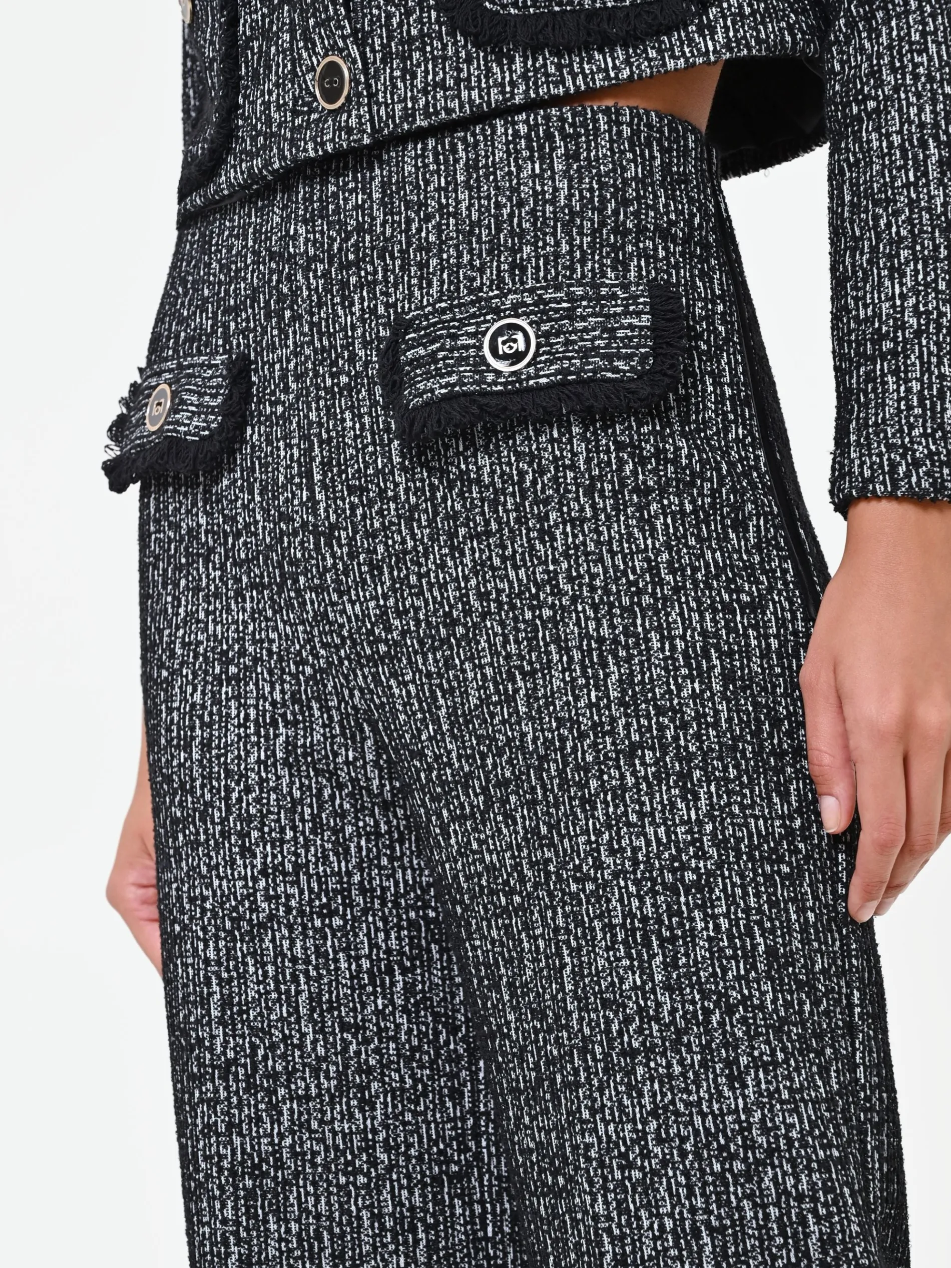 PANTALONE NERO IN BOUCLÉ CON TASCHE A TOPPA