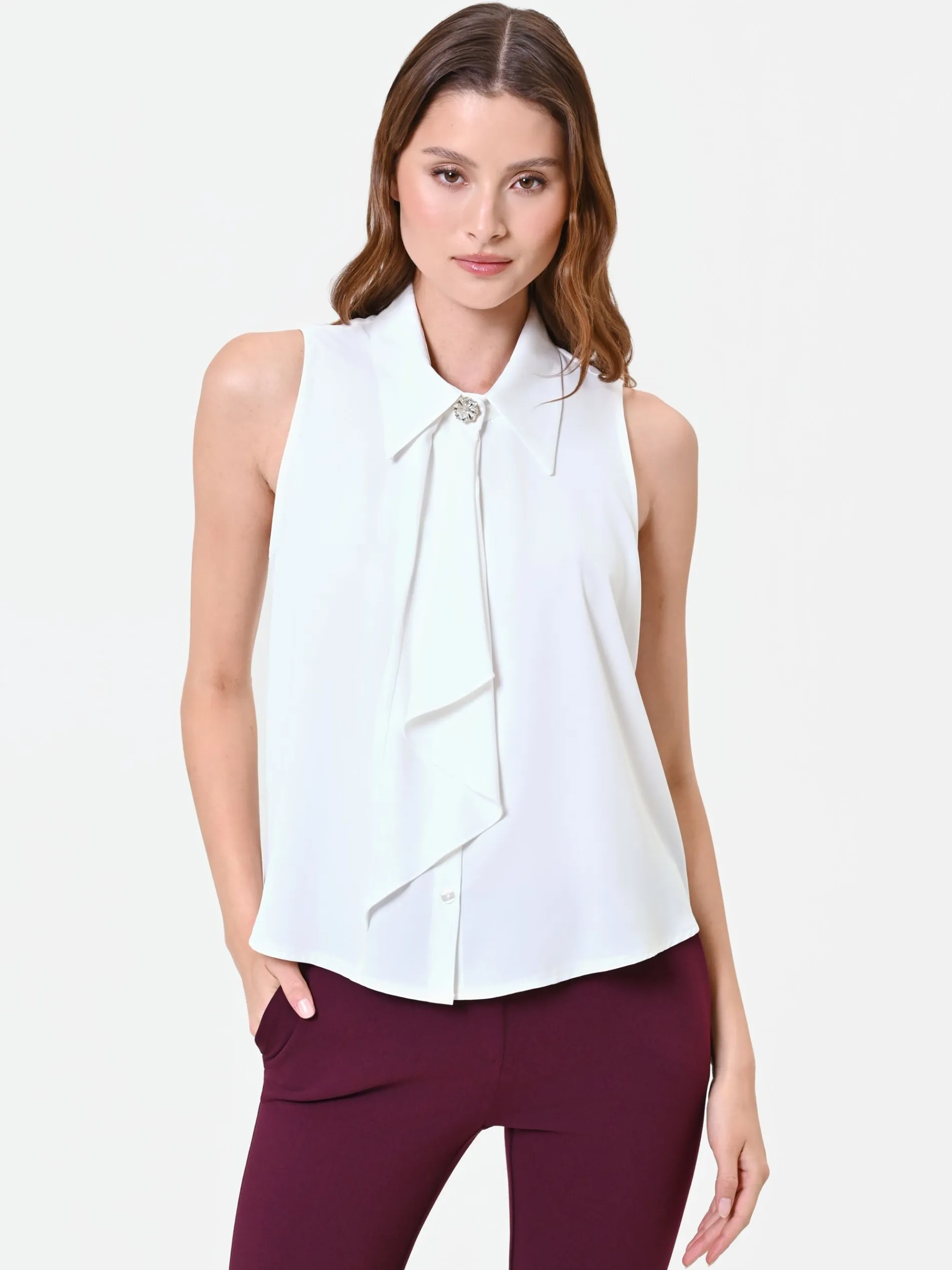 TOP BIANCO SMANICATO CON ROUCHE E DETTAGLIO GIOIELLO