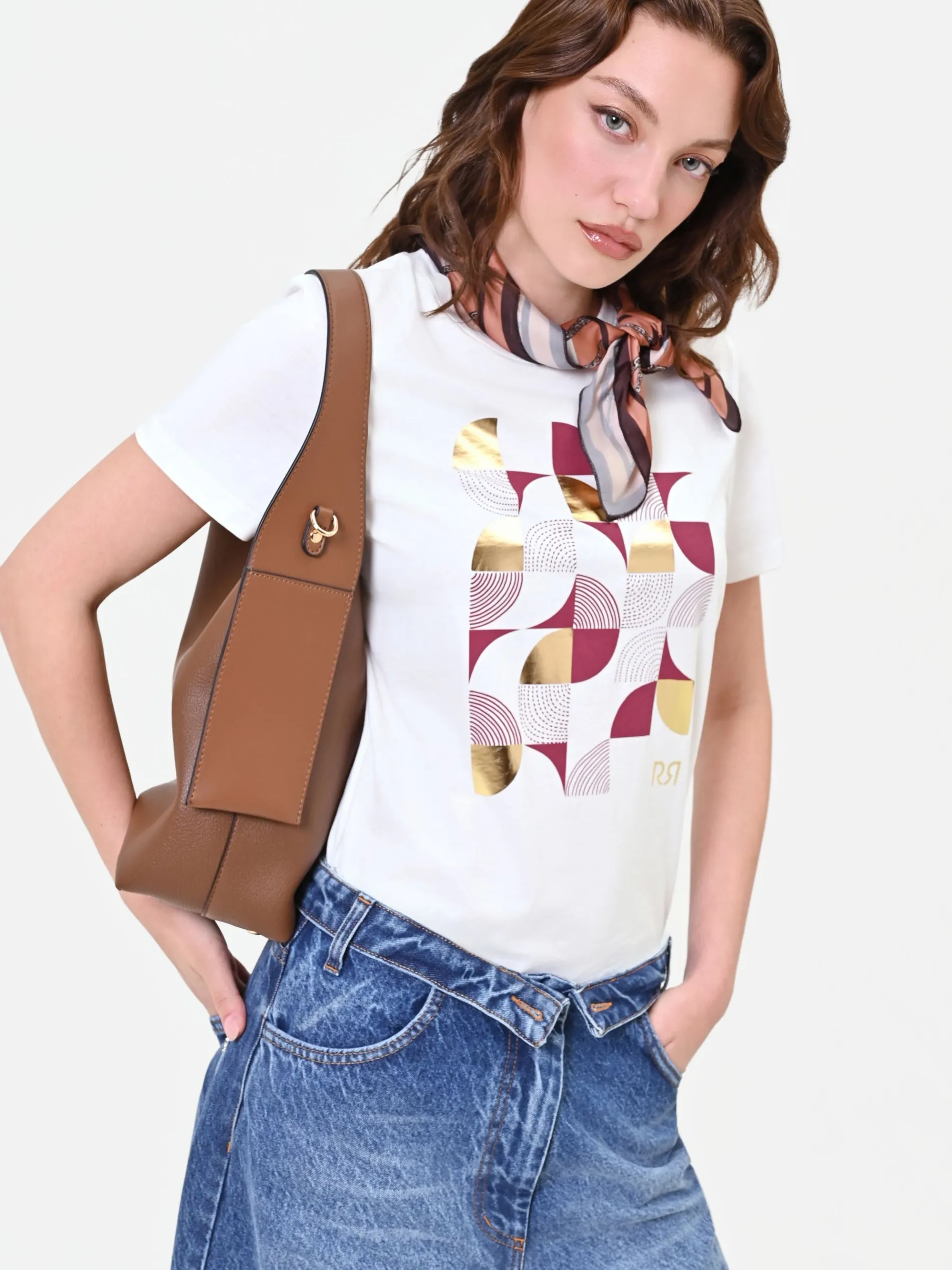T-SHIRT PANNA CON STAMPA GRAFICA LAMINATA